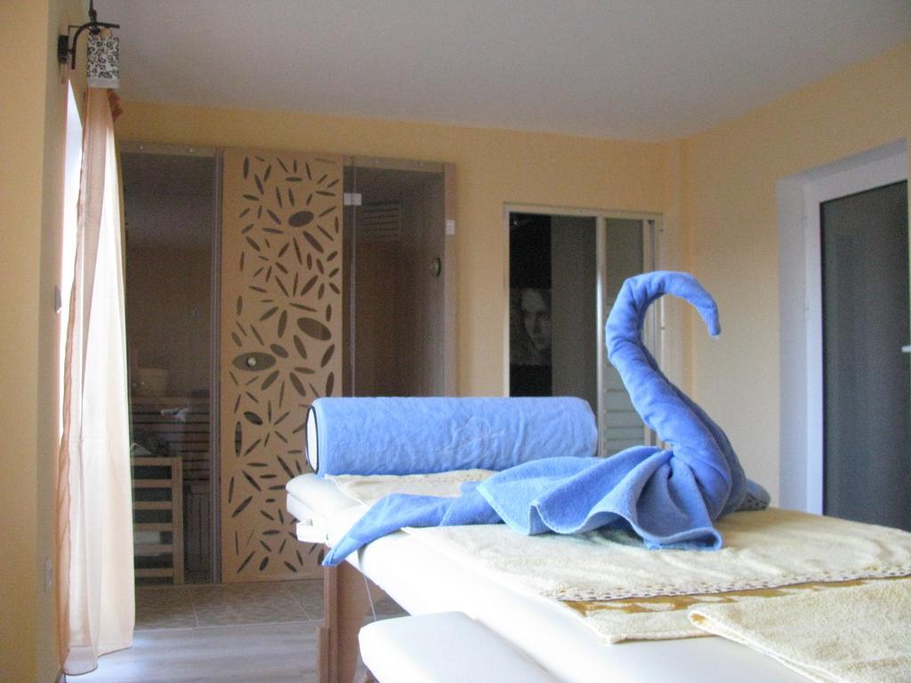 Mira Guest House Dobrinisjte Eksteriør bilde