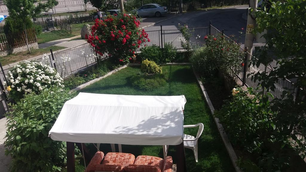Mira Guest House Dobrinisjte Eksteriør bilde